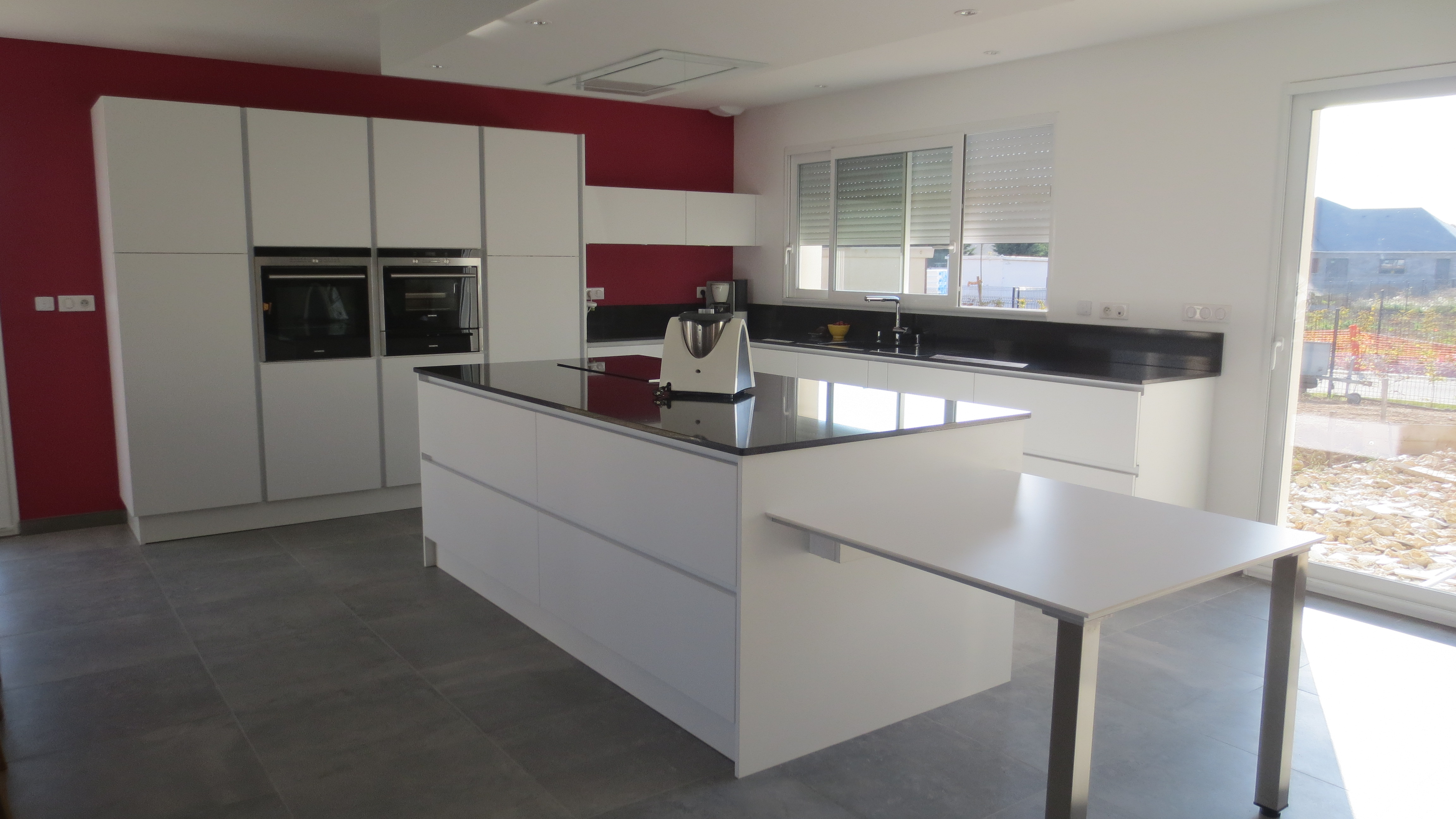 Réalisation cuisines couloir : modele venus blanc mat sans poignee ...