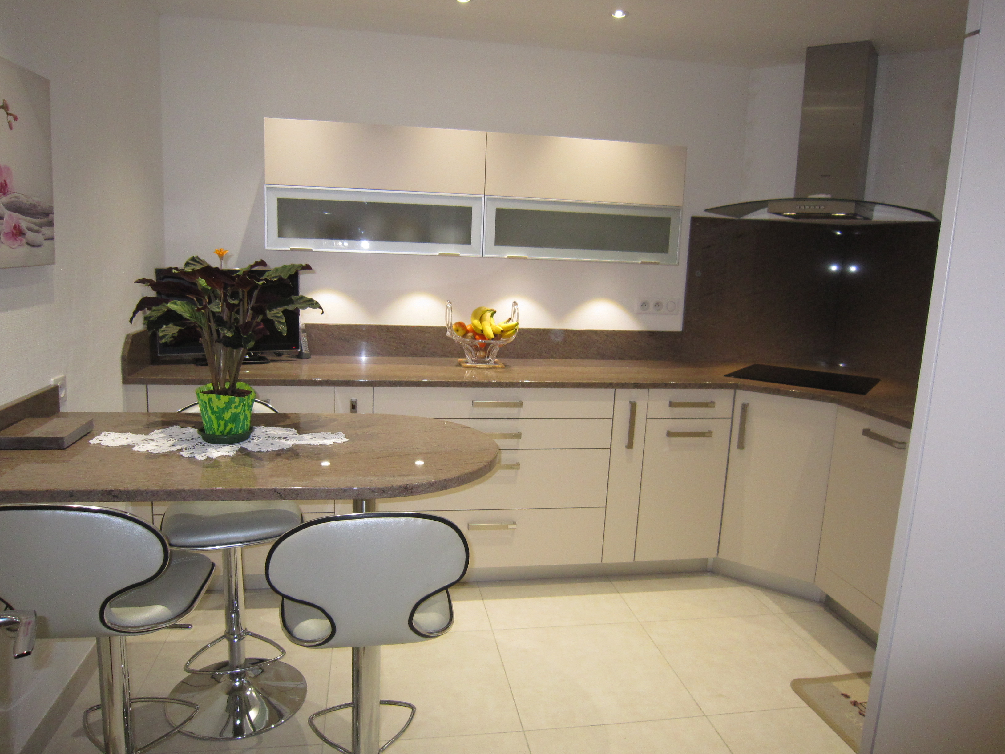 Cuisine marron et taupe: deco cuisine gris et vert anis. cuisine ...